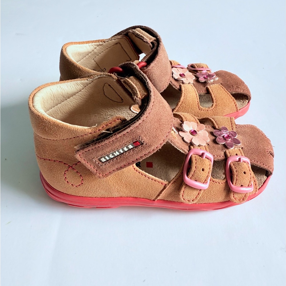 Richter Girls Leather Sandals Size 9.5 Toddler Coconut Sand Flower Accents New